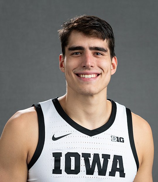 Lack of energy, offense not crisp, defense couldn’t stop Luka Garza in