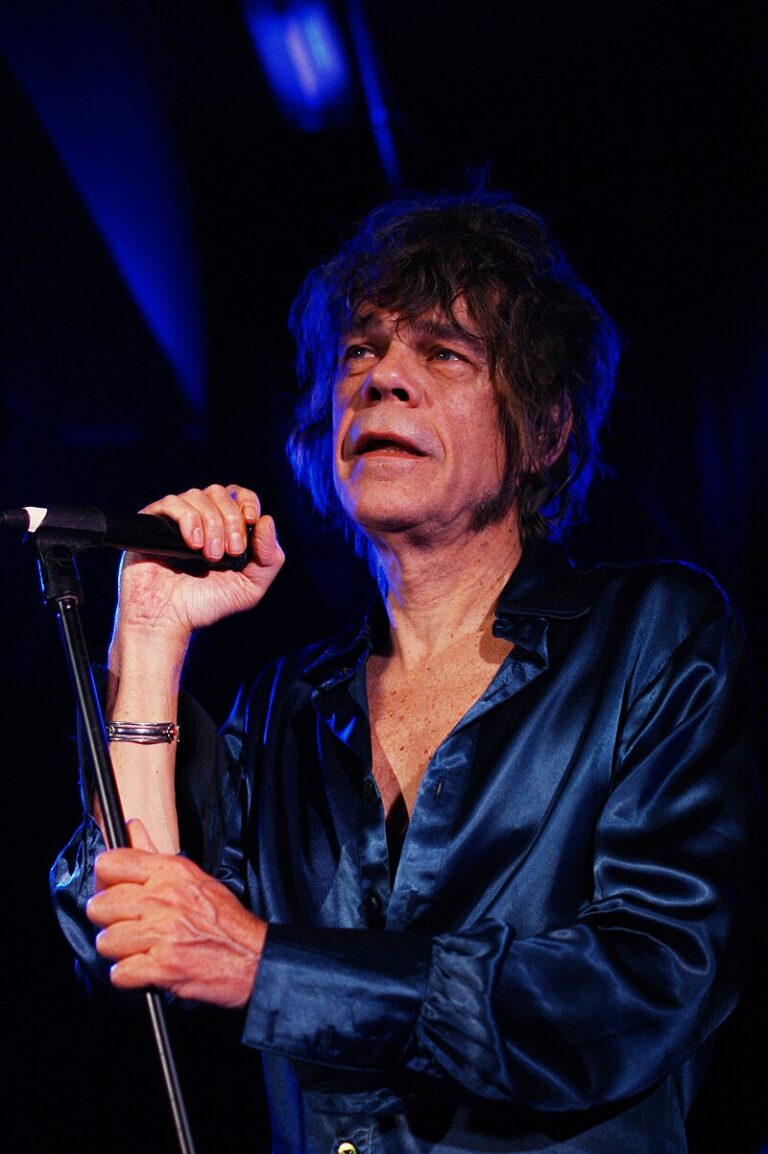 David Johansen of the Proto-Punk Band New York Dolls Dies at 75 - Mega ...